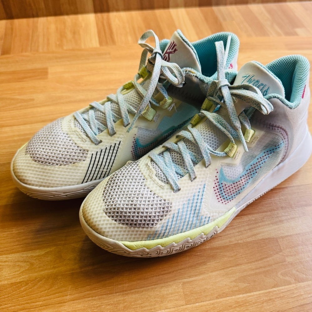 Nike kyrie flytrap athletic sneakers size 4